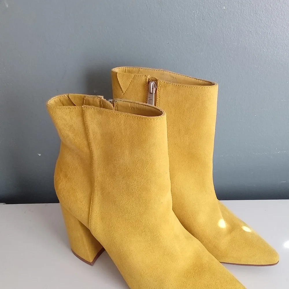 Charles by‎ Charles David Mustard Yellow Suede Pointed Toe Block Heel Booties 8M